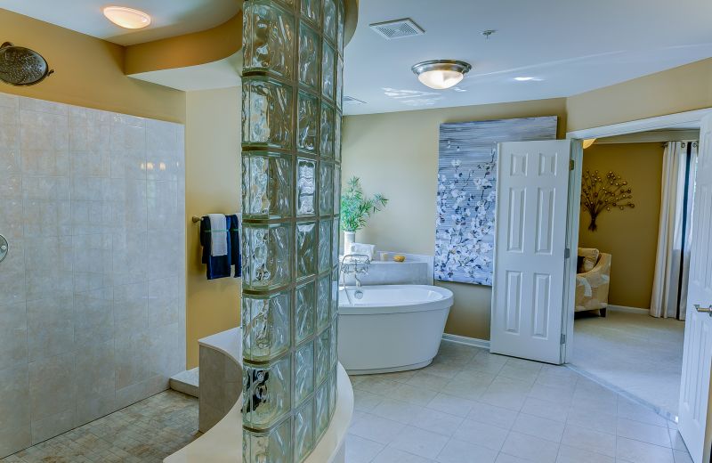 Best Bathroom Renovation Contractors in Cuyahoga Falls, OH